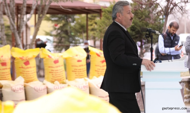 Kayseri Melikgazi Belediyesi 18 Ton Aspir Tohumunu Çiftçiye Dağıttı!