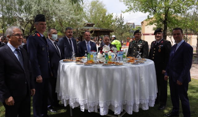 Kayseri’de protokol bayramlaştı!