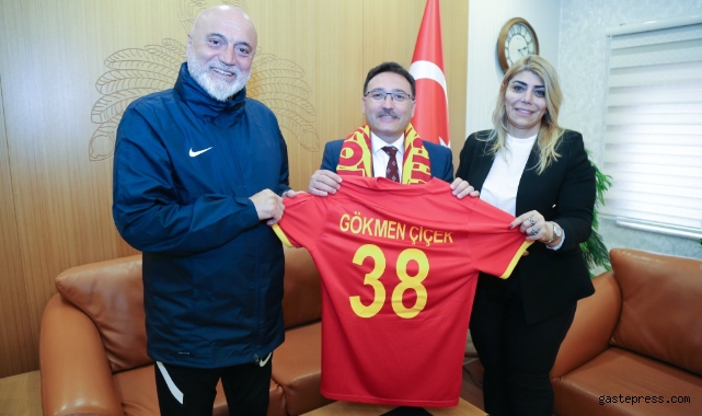 Kayseri Valisi'ne Kayserispor forması!