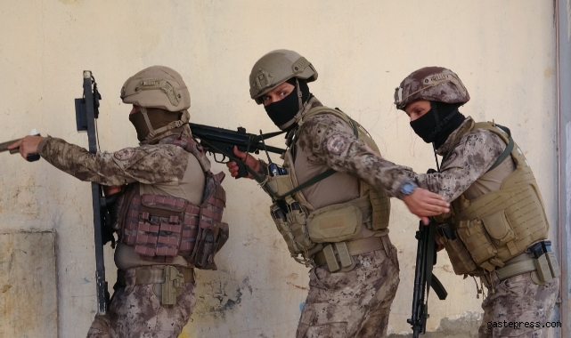 Mersin'de DEAŞ'a şafak operasyonu: 13 gözaltı!
