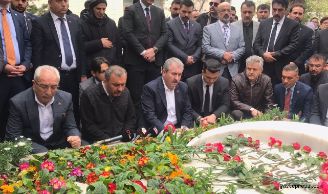 Mustafa Destici, Muhsin Yazıcıoğlu’nun kabrini ziyaret etti!