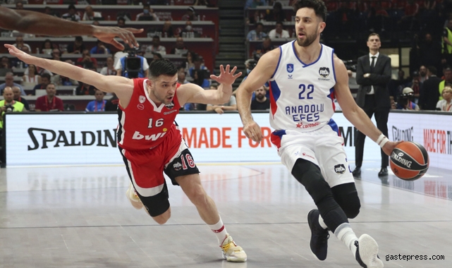 Olympiakos'u son saniyede deviren Anadolu Efes finale yükseldi!