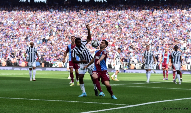 Şampiyon Trabzonspor, İstanbul'da Altay'ı yendi!