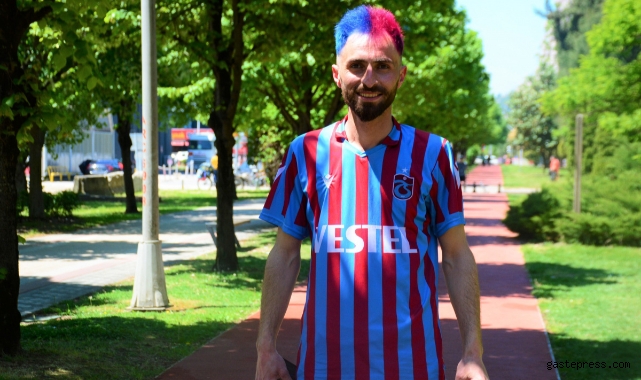 Şampiyonluk gelince saçlarını bordo maviye boyattı!