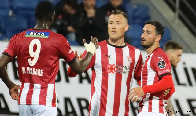 Sivasspor geriye düştüğü maçta Rize deplasmanında kazandı!