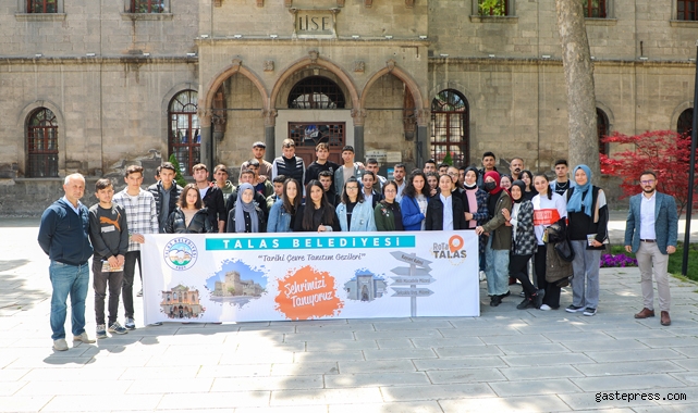 Talas'ta Öğrenciler Hem Geziyor Hem Öğreniyor!