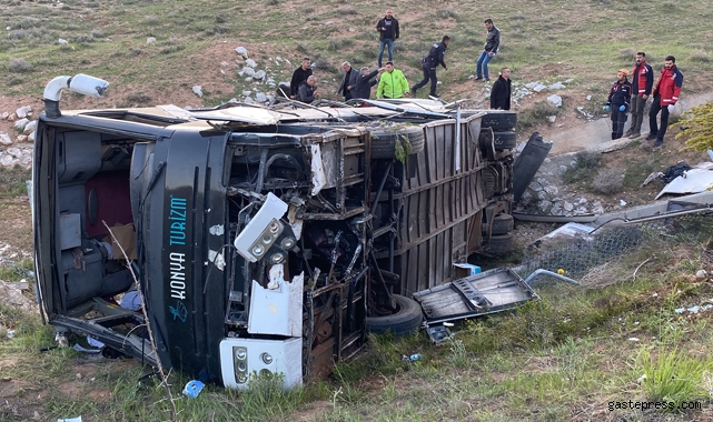 Üniversite öğrencilerini taşıyan otobüs devrildi: 3 ölü, 41 yaralı var!