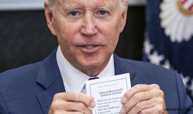 ABD Başkanı Biden kendisine verilen talimatları yanlışlıkla ifşa etti!