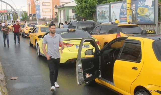 Ağrı'da taksicilerden akaryakıt protestosu!