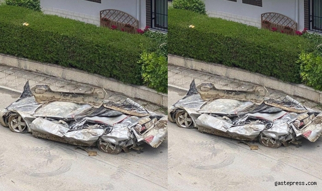 Ankara'da istinat duvarının altında kalan otomobil adeta kağıda döndü