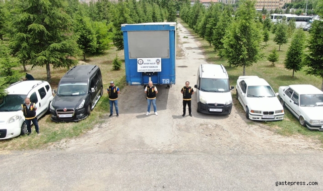 Araçları çenç yaparak vatandaşı 1 milyon TL zarara uğratmışlar!