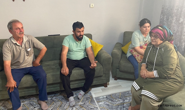 Babasının yanındaki çocuğu haczettiler!