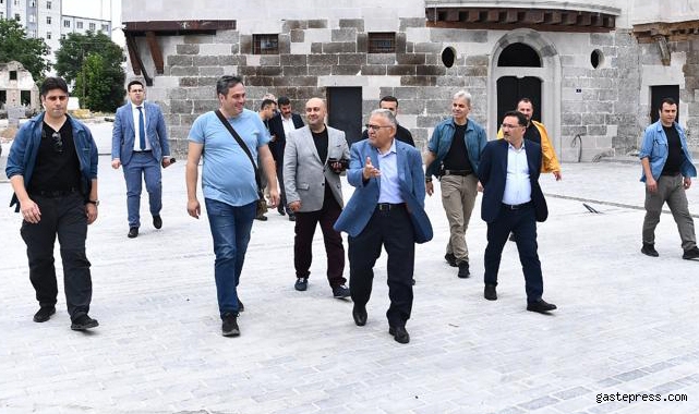 Başkan Büyükkılıç, Vali Çiçek'e Tarihi Kayseri Mahallesi'ni Anlattı!