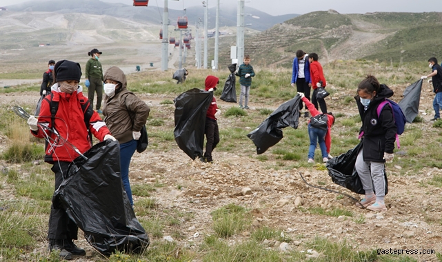 Doğa Severler Erciyes'te Çevre Temizliği Yapacak!