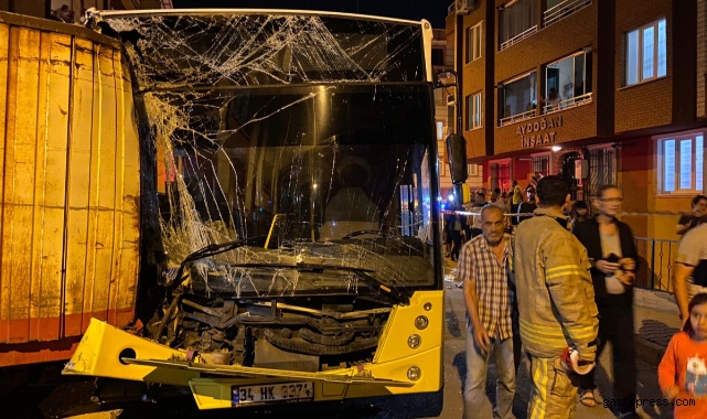 Eyüpsultan'da sokağa dalan İETT otobüsü 17 araca çarptı!