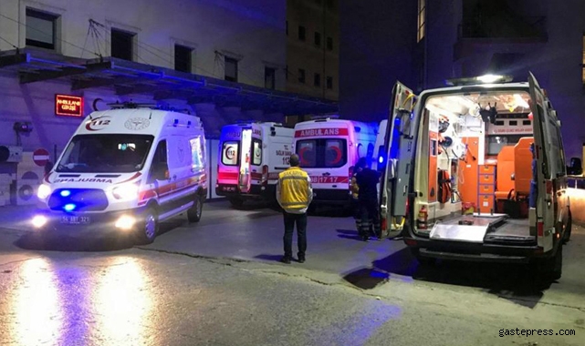 İki grup birbirine girdi! Ortalık kan gölüne döndü: 4 kişi yaralandı!