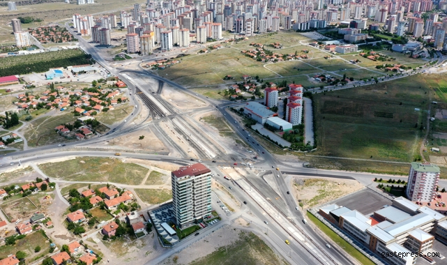 Kayseri Büyükşehir'in Talas Yeni Raylı Sistem Hattı Üzerinde Yol ve Çevre Düzenleme Çalışmaları Sürüyor!