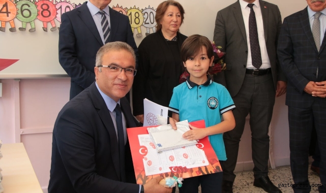 Kayseri'de 314 bin 161 öğrenci karne heyecanı yaşadı!