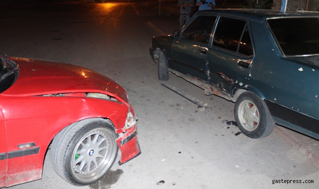 Kayseri'de Drift atarken park halindeki araca çarpan sürücü ortalığı birbirine kattı!