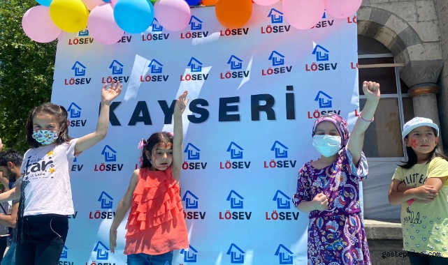 LÖSEV iyilikler tırı Sivas'ta kanserle savaşan ailelerle buluşuyor!