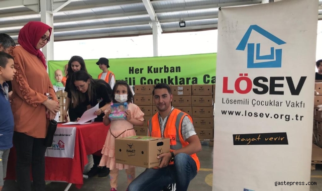 LÖSEV vekaleten kurban bağışlarıyla 12 ay boyunca şifa dağıtıyor!