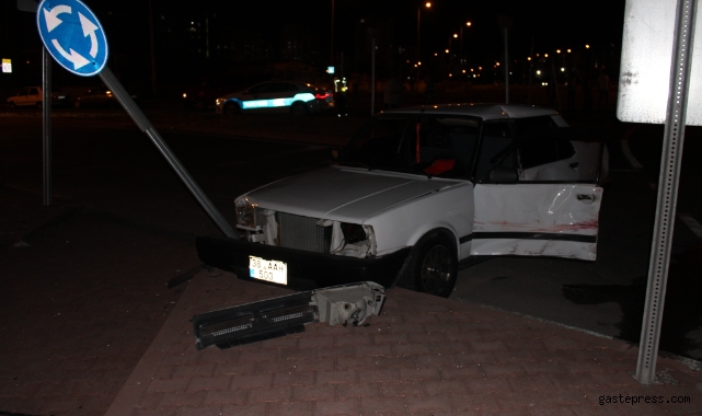 Otomobiller çarpıştı: 2 Yaralı!