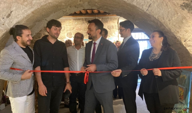 Resim öğretmenleri sergi açtı!
