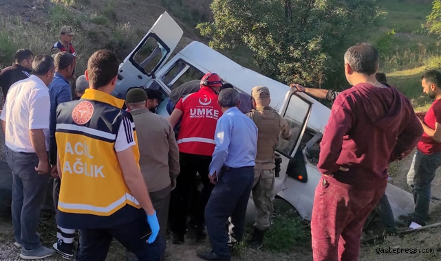 Siirt'te işçileri taşıyan minibüs uçuruma yuvarlandı: 4 ölü, 6 yaralı var!