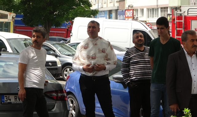 Yangını duydu, tıraşı bırakıp kendini dışarı attı!