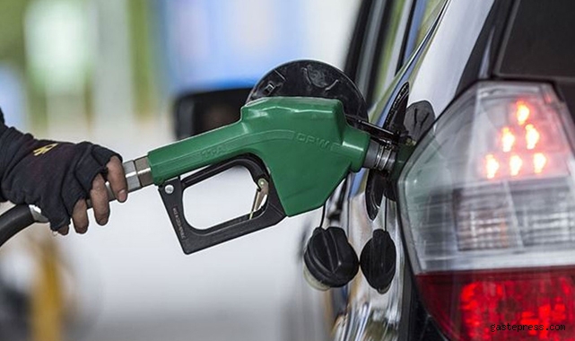 Araç sahiplerini sevindiren gelişme! Benzine bu gece gelmesi beklenen zam iptal edildi!