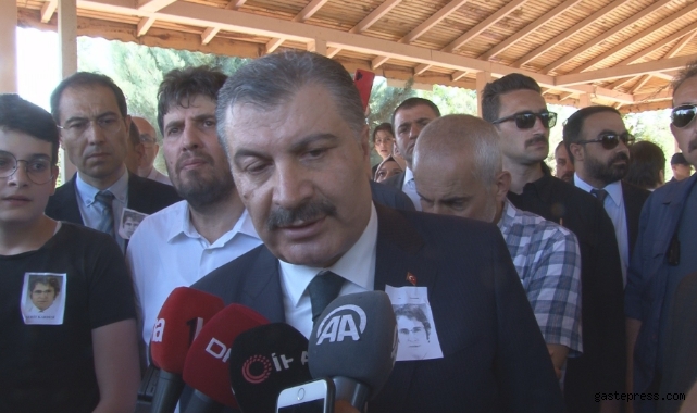 Bakan Koca: "Bir baba, bir evlat, bir eş, bir hekim kardeşimizi hayattan kopardılar. Cahilce katledildi"