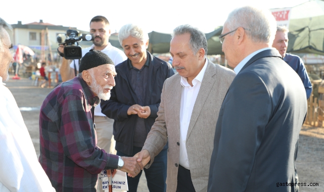Başkan Yalçın ve Kaymakam Dönmez kurban pazarını ziyaret etti!