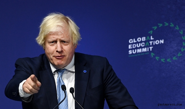 Boris Johnson görevinden istifa etti!