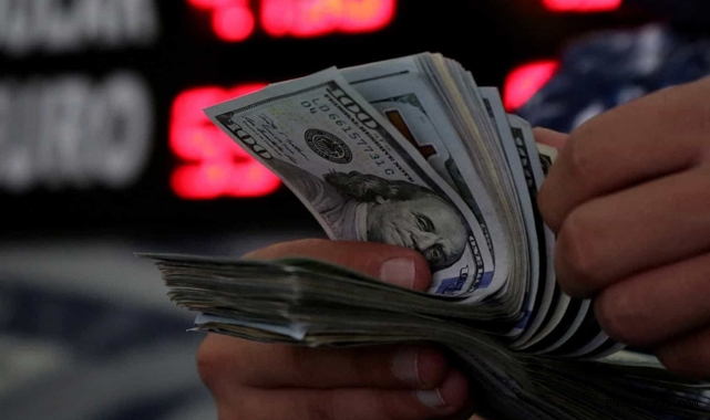 Dolar birden fırladı! Tekrar 17 liranının üzerine çıkan dolar dakika dakika yükselişini sürdürüyor!