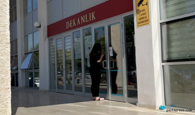 Geç kaldığı sınava girebilmek için kapıyı zorladı, camlara vurdu!