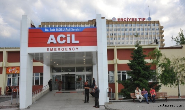 Hastayı bırakıp kavgaya tutuştular!