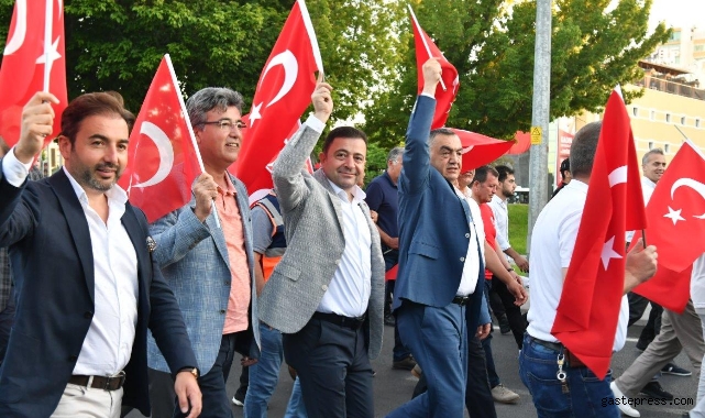 İş dünyası "Türkiye aşkına" yürüdü!