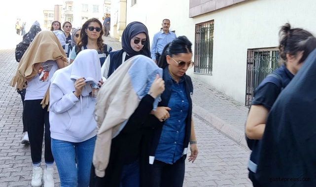 Kataloglarla fuhuş yaptıran çeteye operasyon: 27 kişiye gözaltı!
