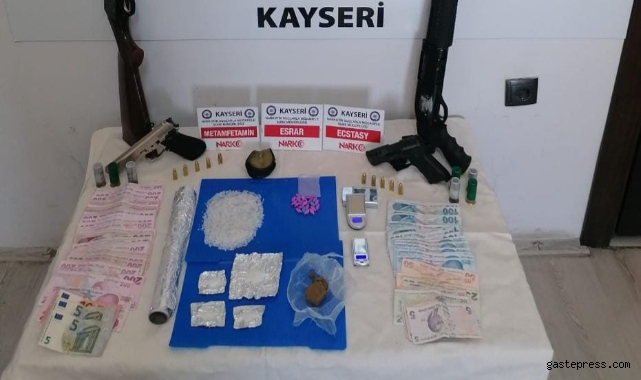 Kayseri'de uyuşturucu tacirlerine operasyon: 15 şüpheliye işlem yapıldı!