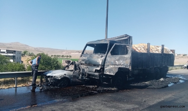 Kayseri'deki feci kazada yanarak can veren 2 kişinin cenazesi morga kaldırıldı!