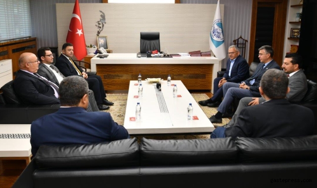 Kayseri OSB Başkanı Mehmet Yalçın ve yönetiminin ziyaretinde konuşan Başkan Memduh Büyükkılıç, dayanışma mesajı verdi!