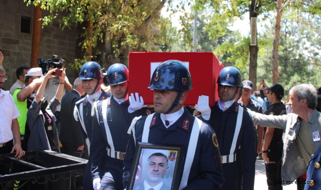Kayseri şehidini uğurladı!