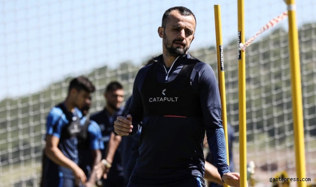 Kayserispor kaptanı İlhan Parlak: "Kulübü sıkıntıya itecek transfer yapılmasına karşıyım"