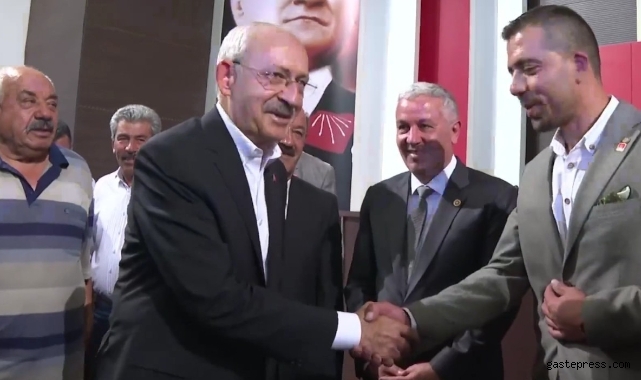 Kemal Kılıçdaroğlu, Kayserili 57 muhtara parti rozeti taktı!