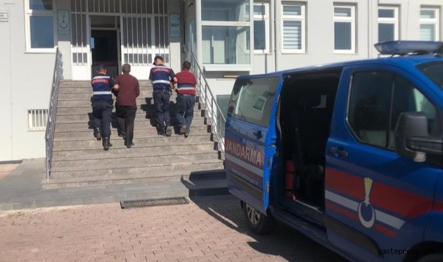 Kesinleşmiş cezası olan 2 şahıs jandarmadan kaçamadı!