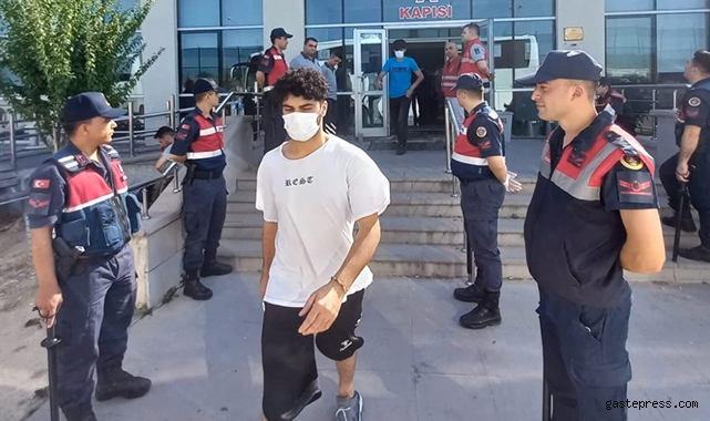 Kırklareli'nde yakalanan 327 kaçak göçmen sınır dışı edildi!