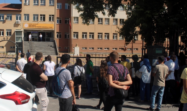 KPSS'nin ilk oturumu sonlandı, gözler 14.45'teki sınava çevrildi!