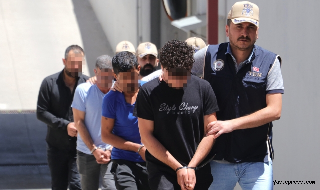 Örgüt içerisinde silahlı fotoğrafları çıktı, 'Biz değiliz' dediler!