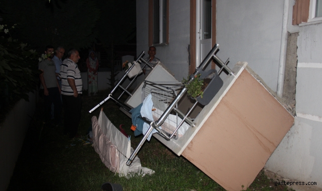 Oturdukları balkon çöken çift neye uğradığı şaşırdı!