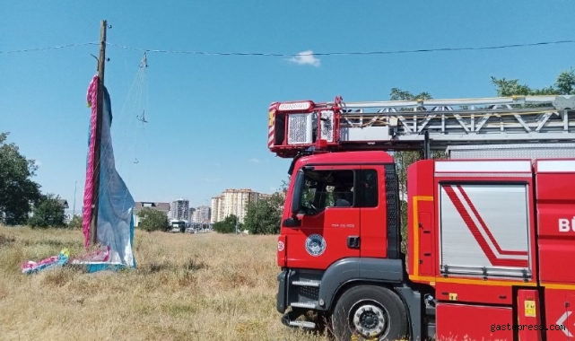 Pisti pas geçti, elektrik direğinde asılı kaldı!